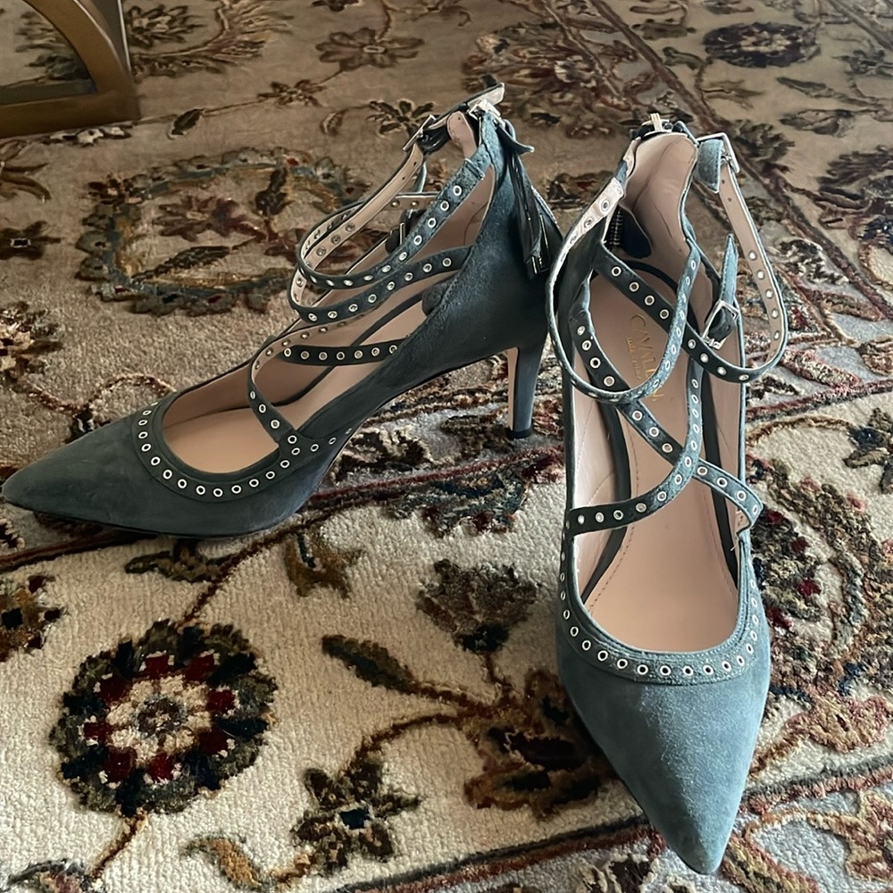 Beautiful Italian gray high heels with silver Gromit detail